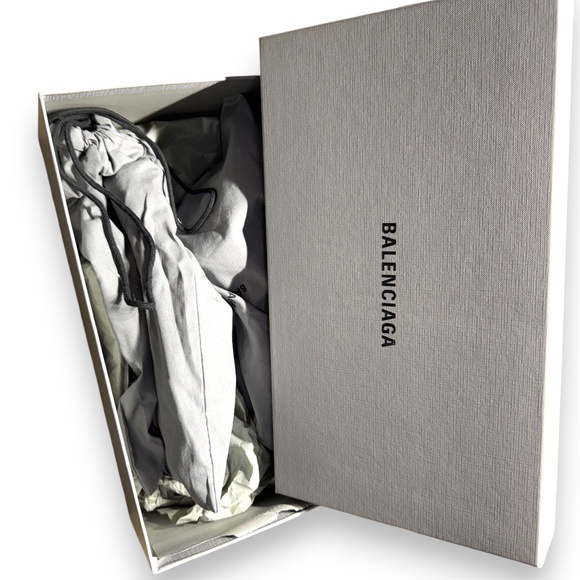 Balenciaga Flip Flops Logo-Detailed Rubber Slides - Picture 9 of 9